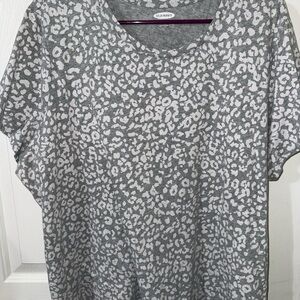 Old Navy Gray and White Leopard Print Short Sleeve Top